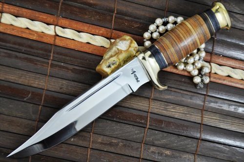 Cuchillo Bowie de caza hecho a mano de acero