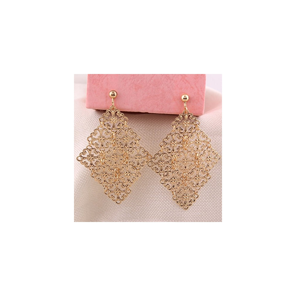 Aretes colgantes hechos a mano de color dorado