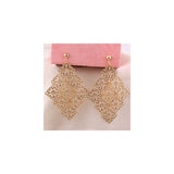 Aretes colgantes hechos a mano de color dorado