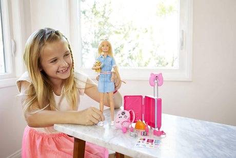 Barbie Dreamhouse Adventures Muñeca y Accesorios Viaje, 10+ Pcs