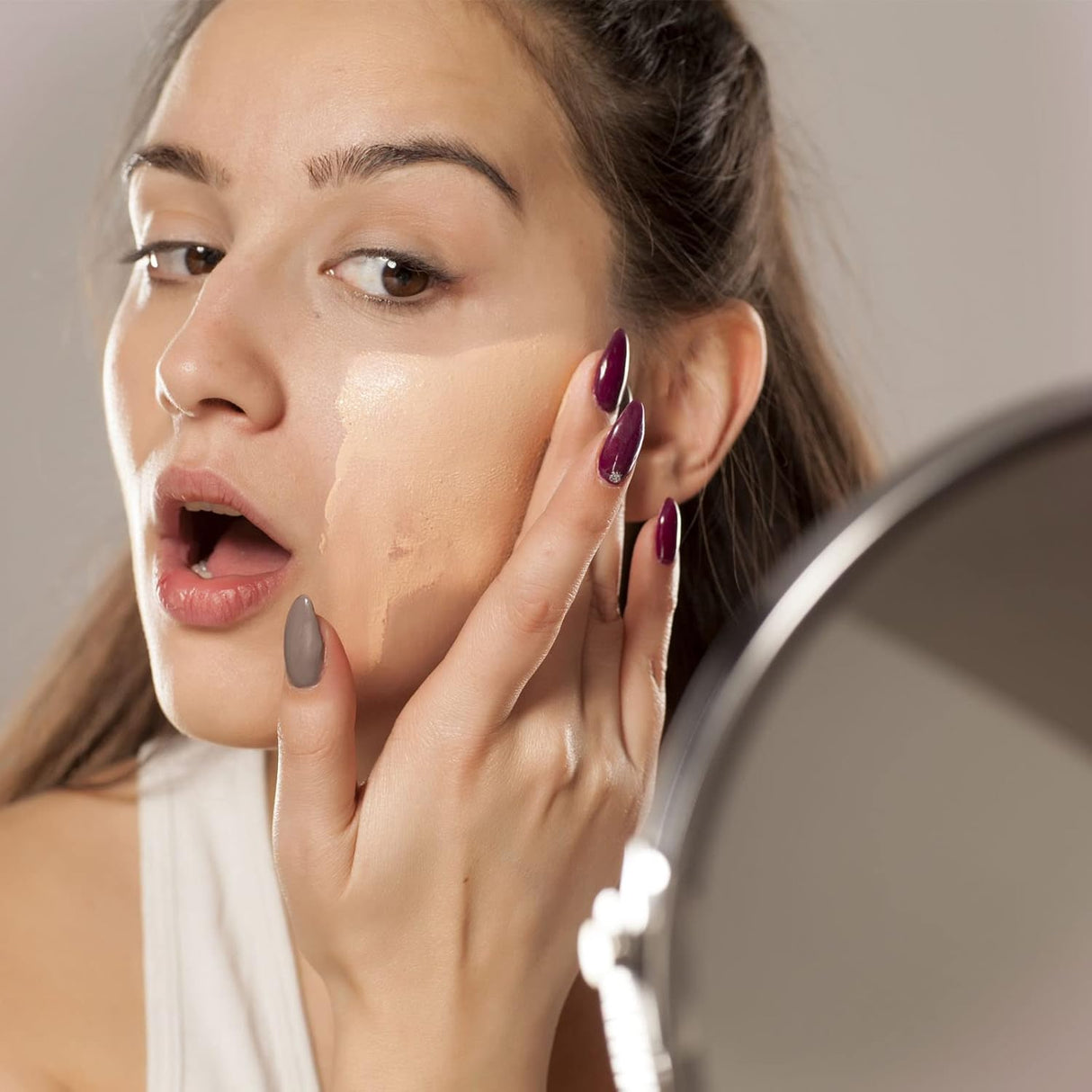 Cuidado Facial Crema hidratante B, base y corrector