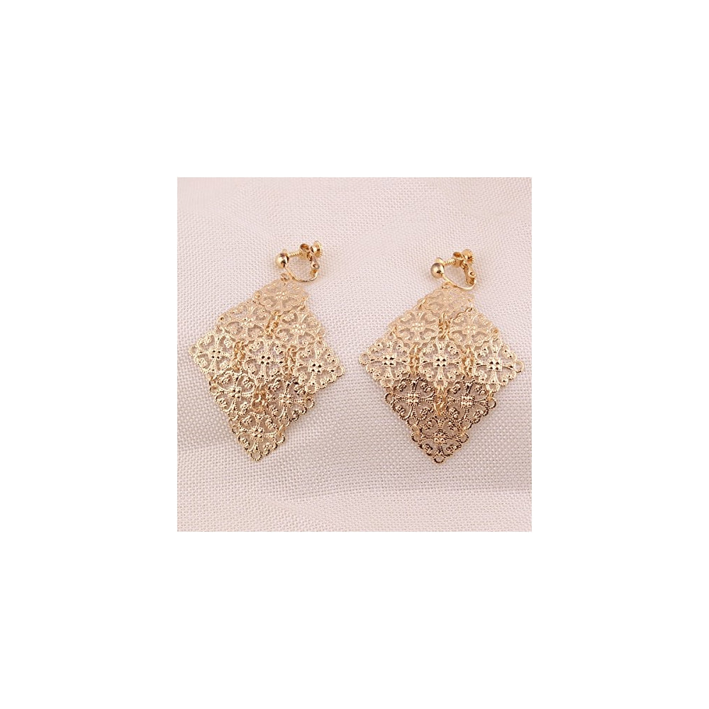 Aretes colgantes hechos a mano de color dorado