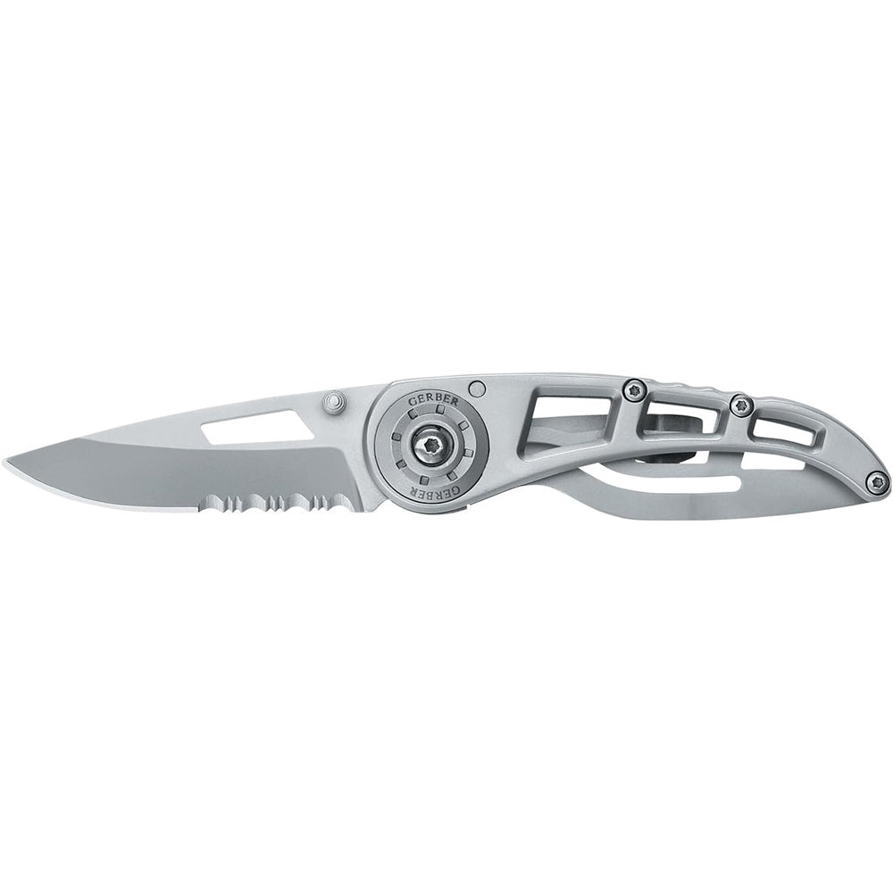Cuchillo con borde dentado plateado