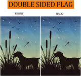 Bandera de Jardín Nocturna Silueta Keeshond y Libélula