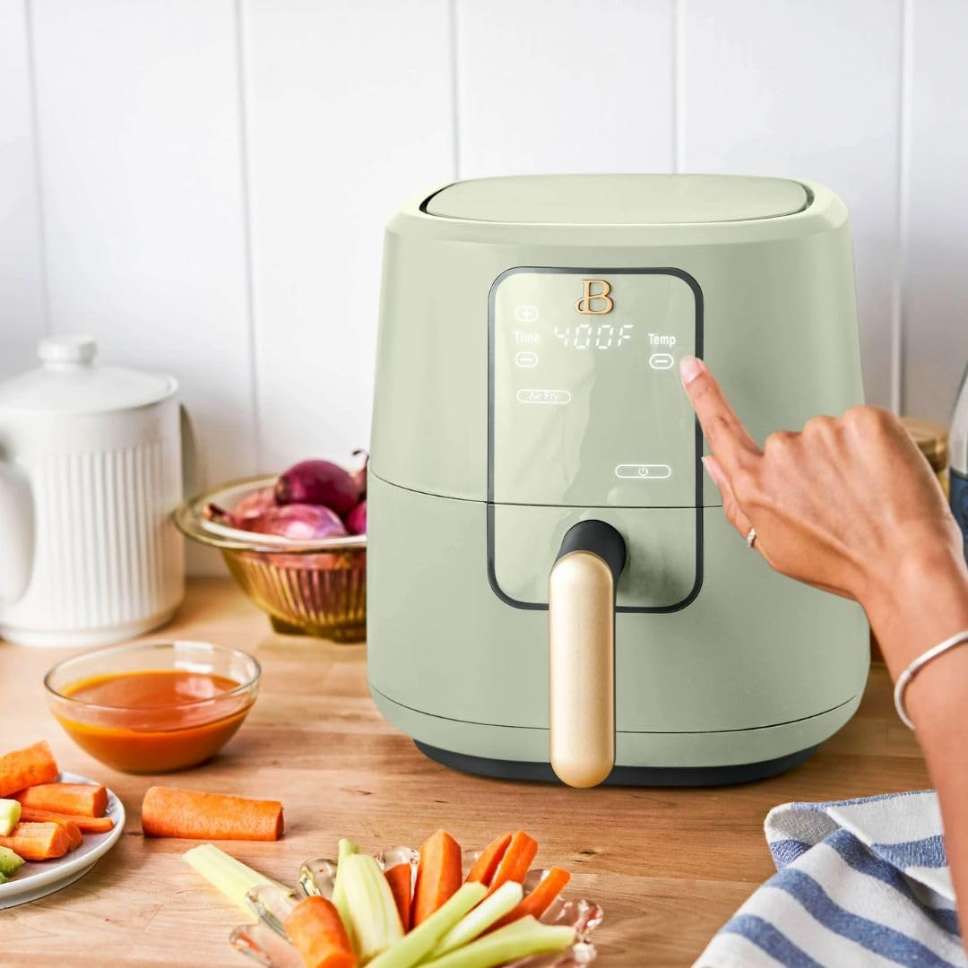 Freidora de aire Drew Barrymore 3-Quart, TurboCrisp, 1200W