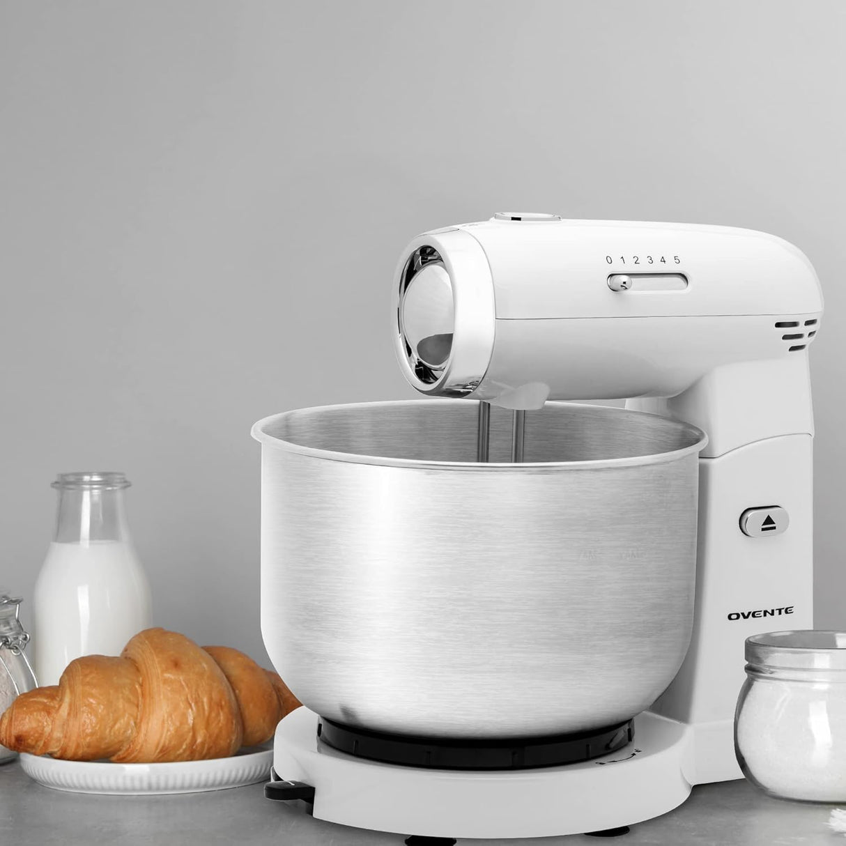 Batidora de pie OVENTE 3.5L, 5 velocidades, 250W SM680W