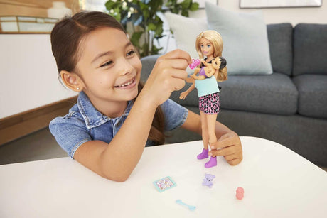 Barbie Skipper Babysitters Inc Set con Muñeca, Accesorios y Top