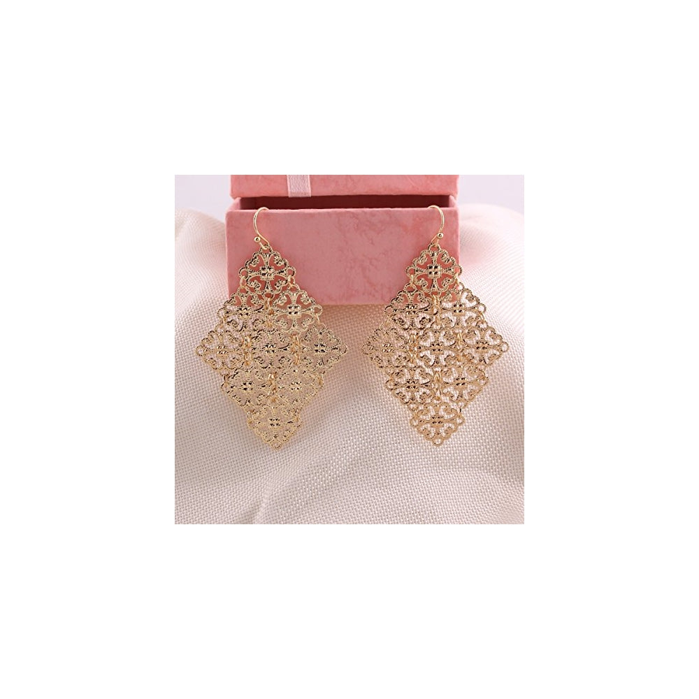 Aretes colgantes hechos a mano de color dorado para mujeres