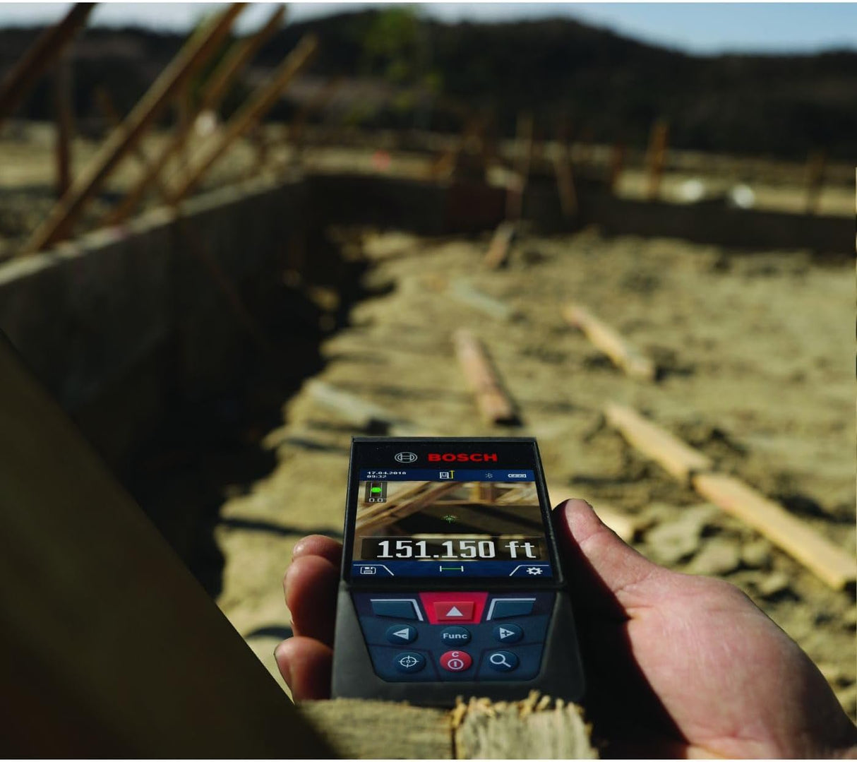 Medidor láser conectado Bluetooth de 400 pies GLM400C Blaze Outdoor con cámara y pilas AA