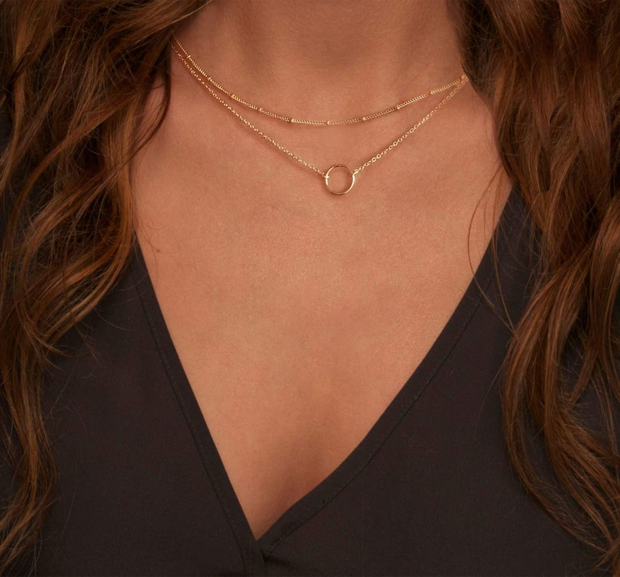 Collar con dije en forma de corazón en niveles delicado
