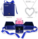 caja de regalo de oso con collares de corazón