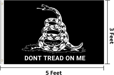 KENPMA Bandera estadounidense All Black Out – Don't Tread On Me Gadsden de 3 x 5 pies, paquete de 2 pancartas de pared para casa, porche, patio, césped, letrero decorativo para exteriores con ojales, poliéster impreso a prueba de decoloración
