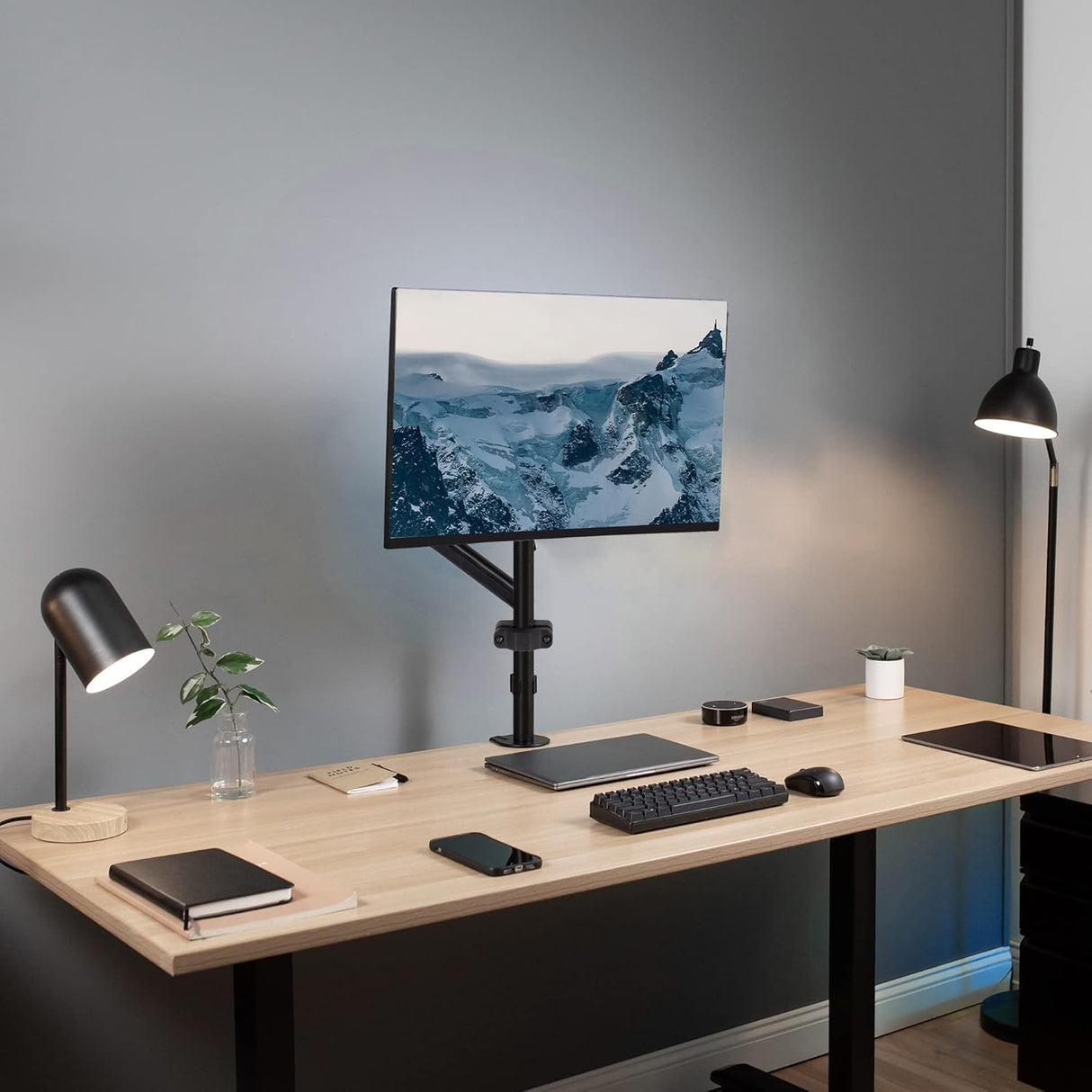 Soporte de monitor VIVO, brazo articulado, MOUNT-POLE05O
