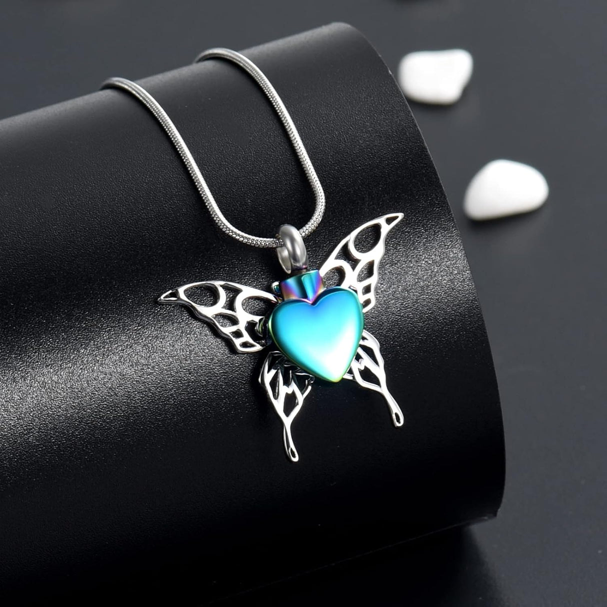 Collar de urna de cremación con alas de mariposa