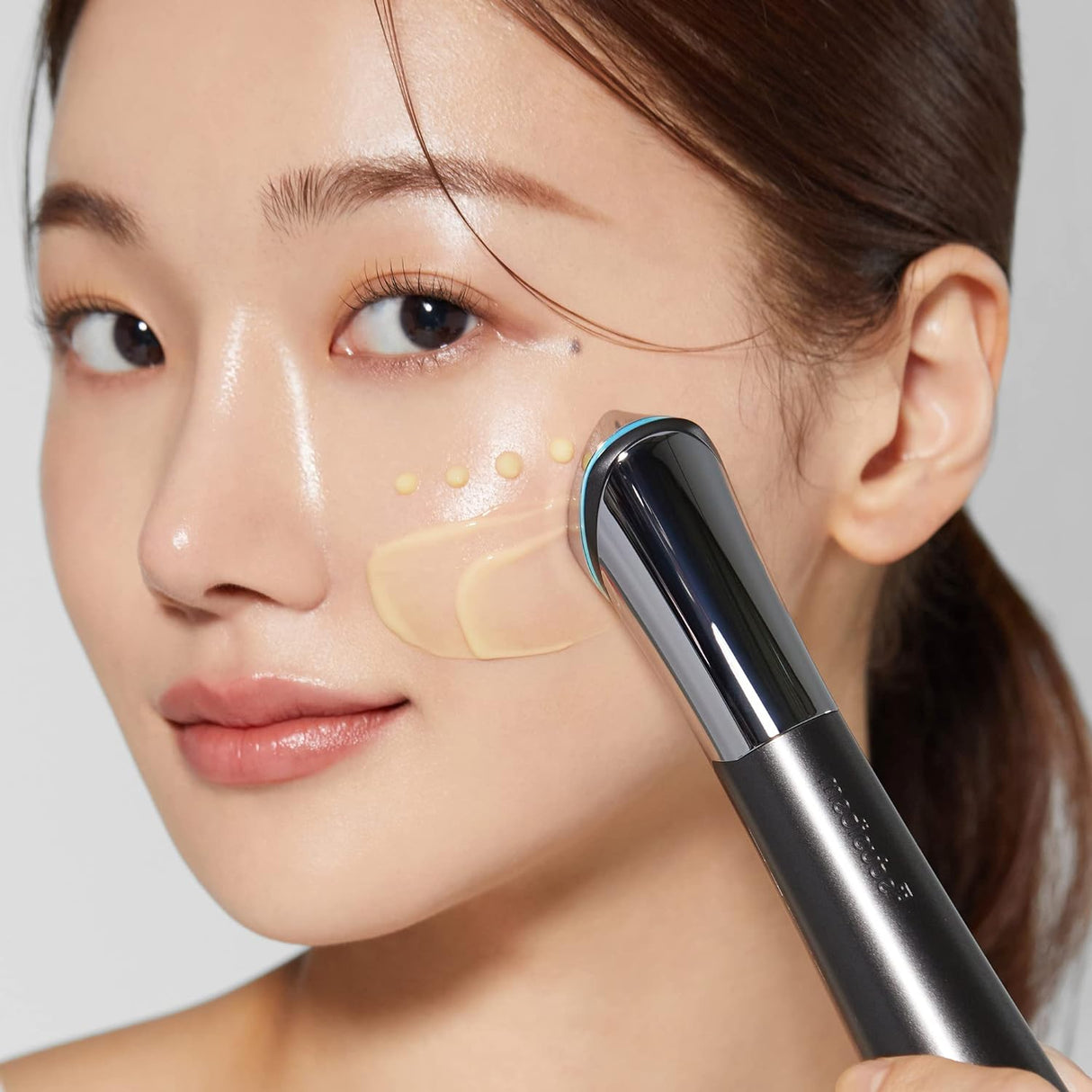 Dispositivo de Cuidado de la Piel N°1 - Refuerzo de Brillo Facial Age-R Booster H