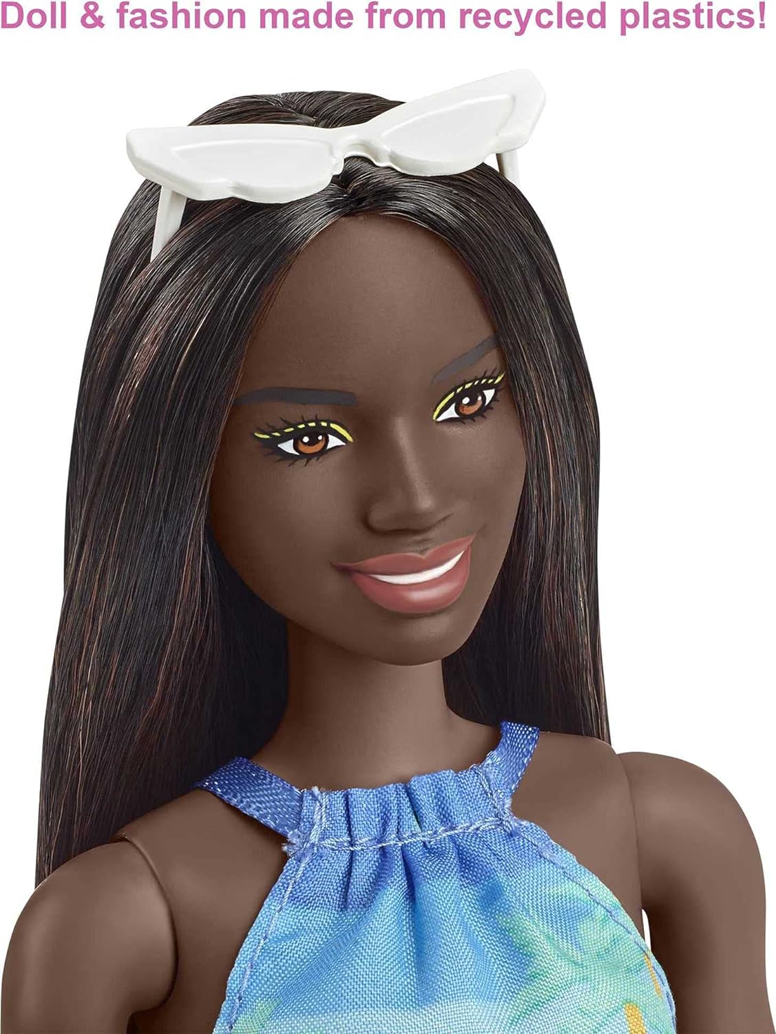 Barbie Amiga La Onda Muñeca con Ropa y Accesorios Reciclados