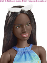 Barbie Amiga La Onda Muñeca con Ropa y Accesorios Reciclados