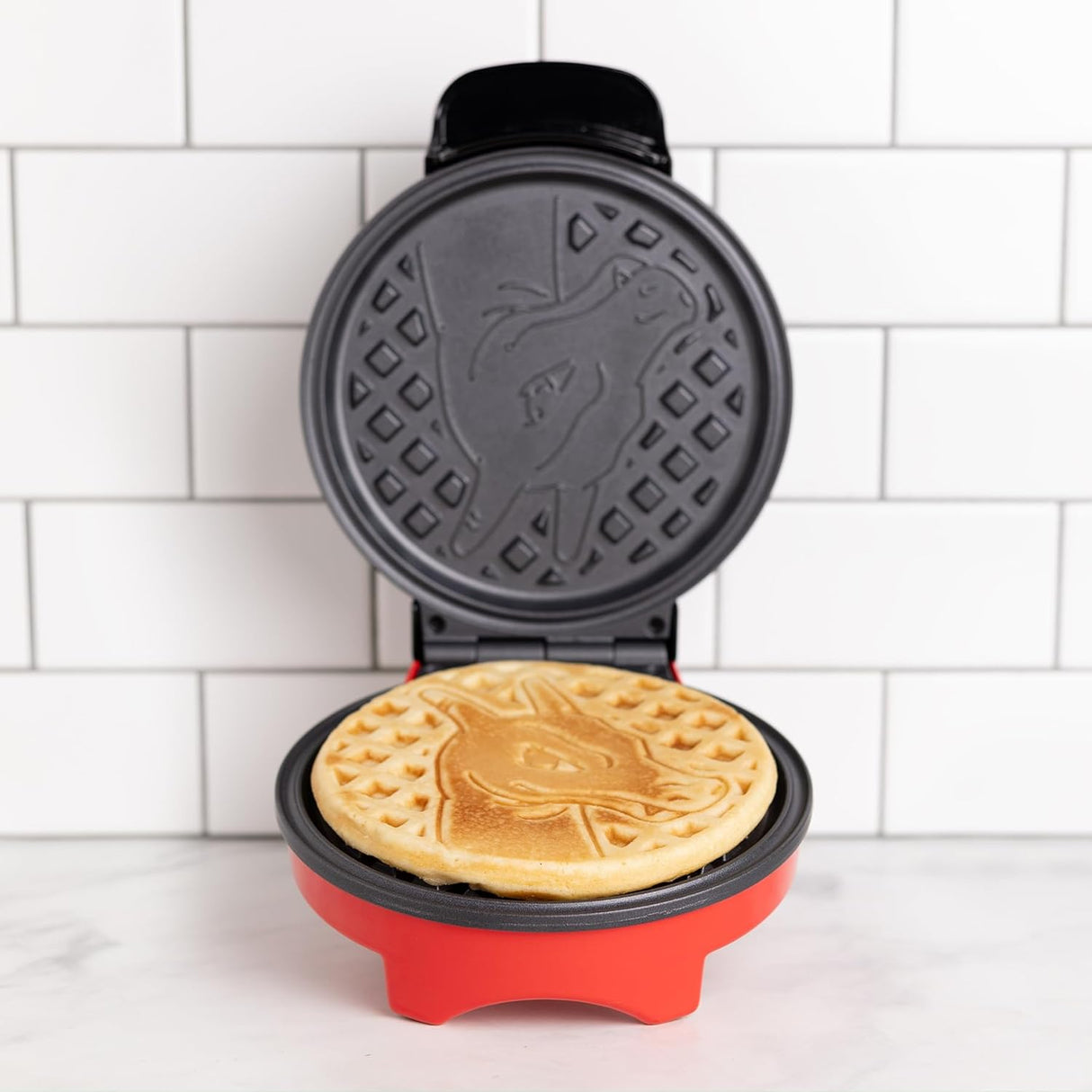 Waffle Maker Pokémon Charizard - Uncanny Brands, Bounty Waffles