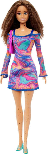Barbie Fashionistas Muñeca #206 con cabello rizado y pecas