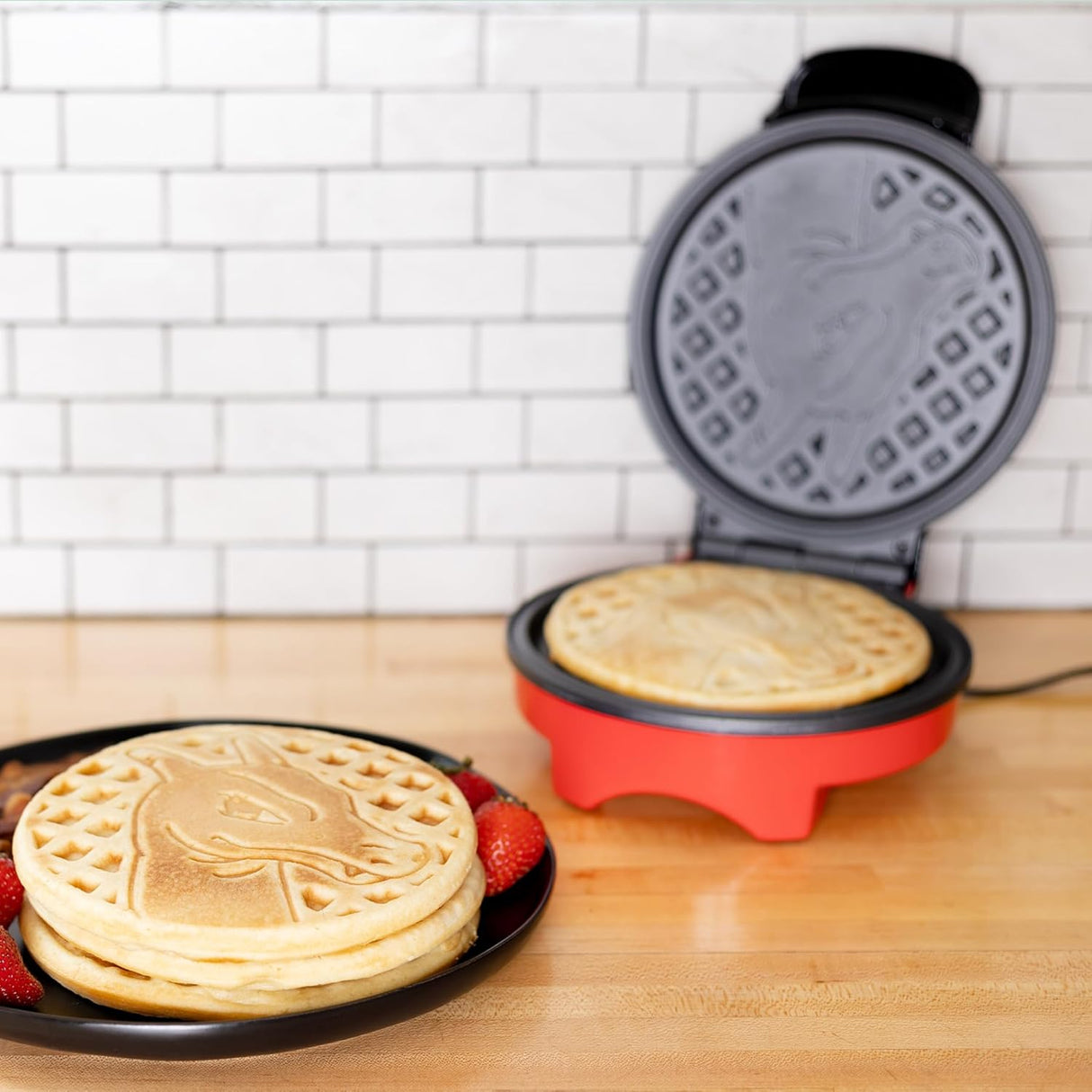 Waffle Maker Pokémon Charizard - Uncanny Brands, Bounty Waffles