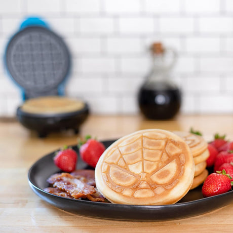 Mini Waffle Maker Spider-Man - Uncanny Brands, Marvel Kitchen