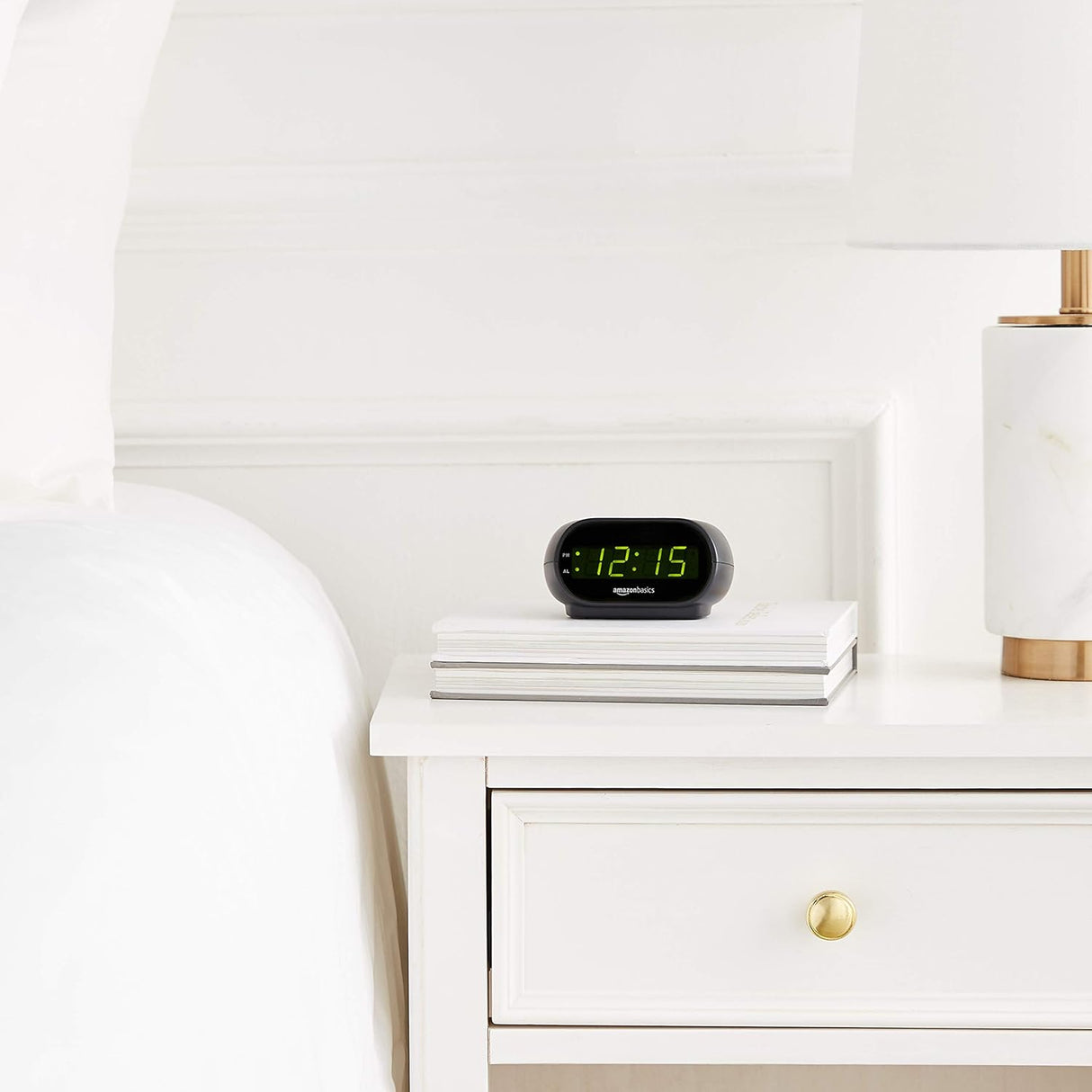 Reloj despertador digital ovalado con luz nocturna y respaldo