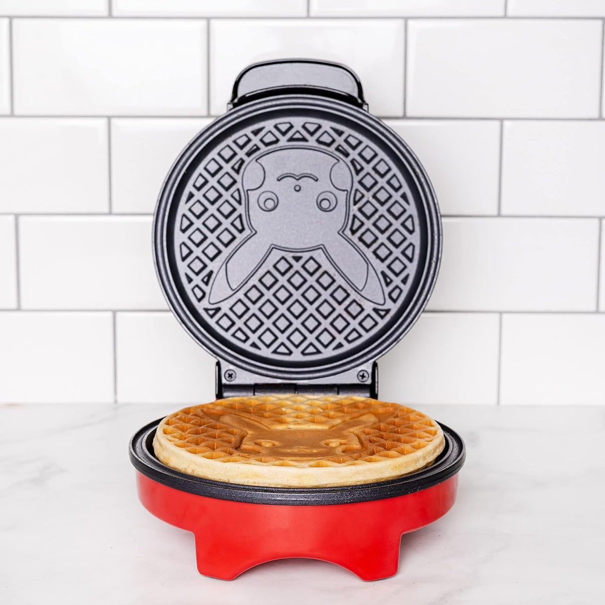 Wafflera Uncanny Brands Pikachu - Haz Waffles Divertidos