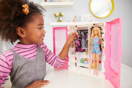 Barbie Fashionistas Muñeca y Armario Playset con Accesorios