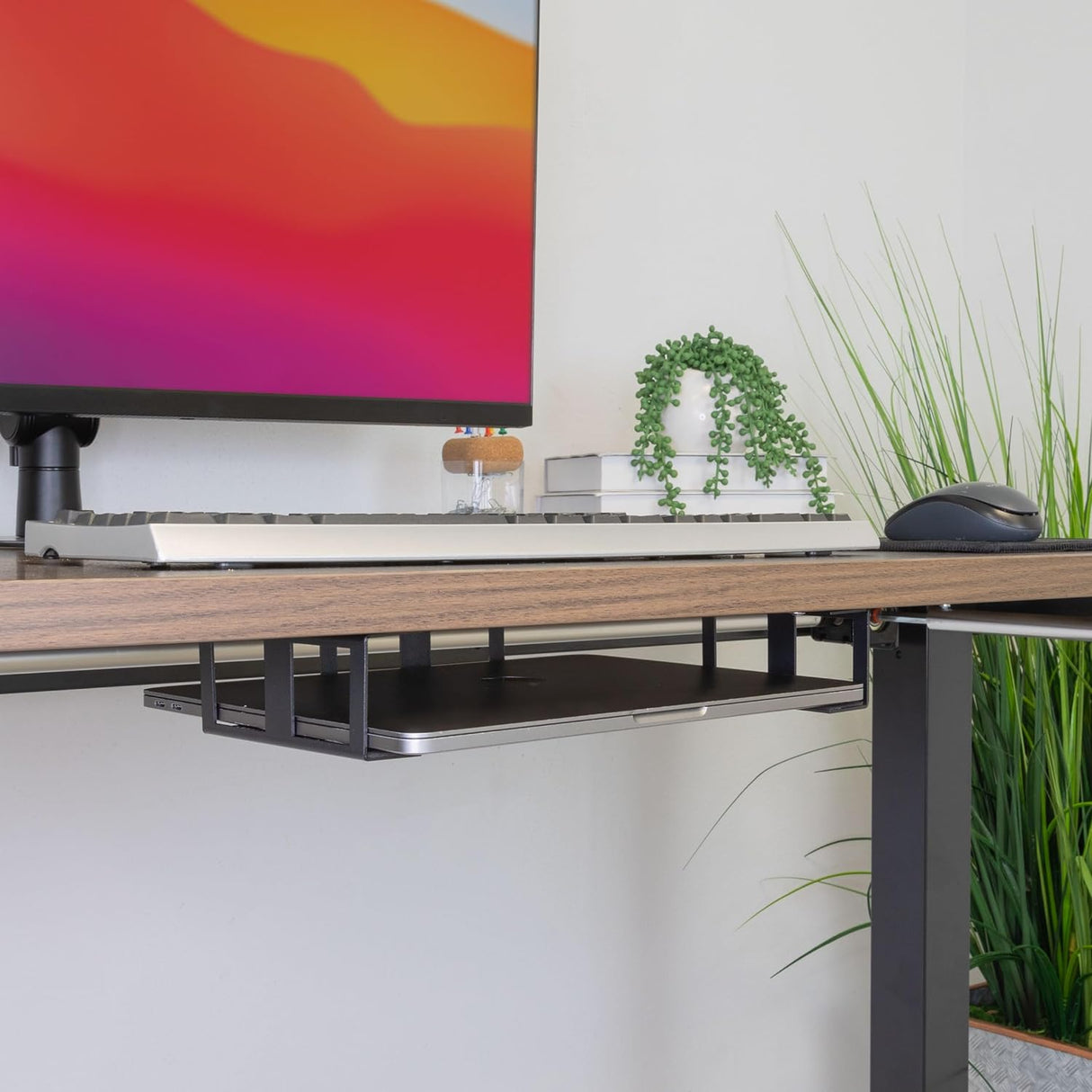 Soporte para computadora portátil debajo del escritorio