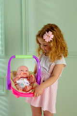 Muñeca JC Toys 14 con Silla de Auto, Posable y Impermeable