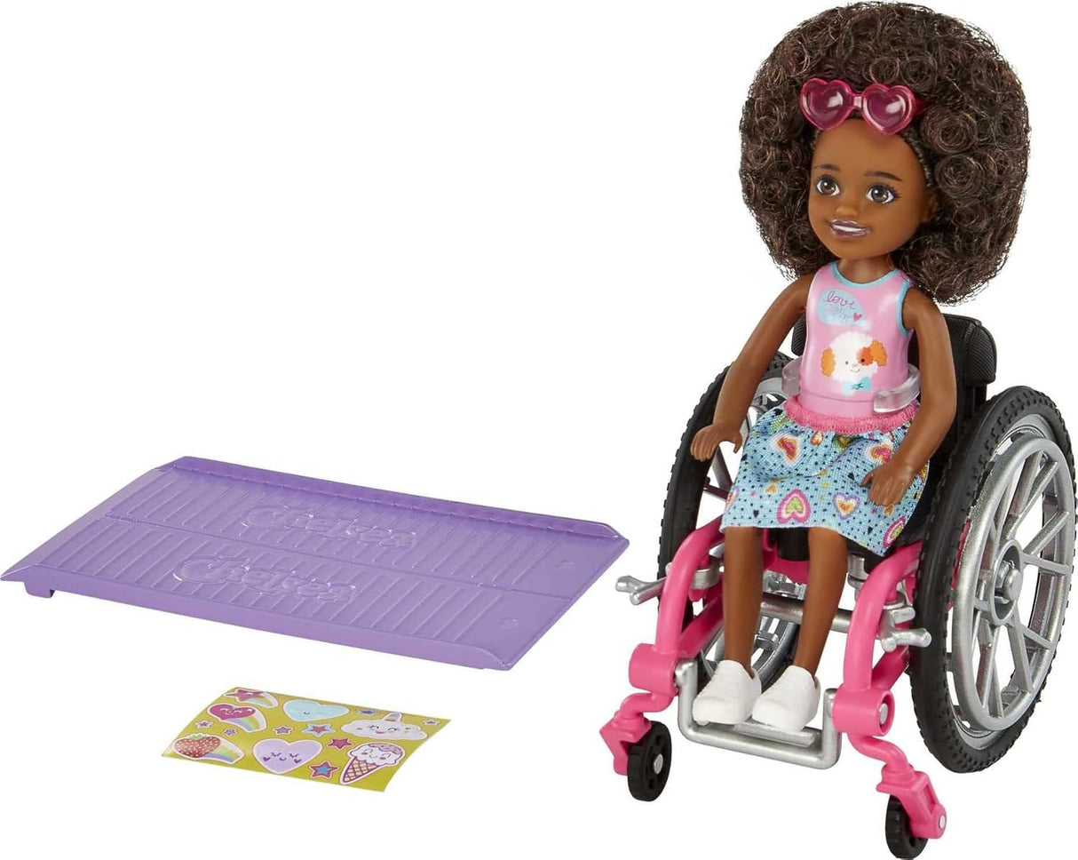 Barbie Chelsea Muñeca con Silla de Ruedas y Accesorios