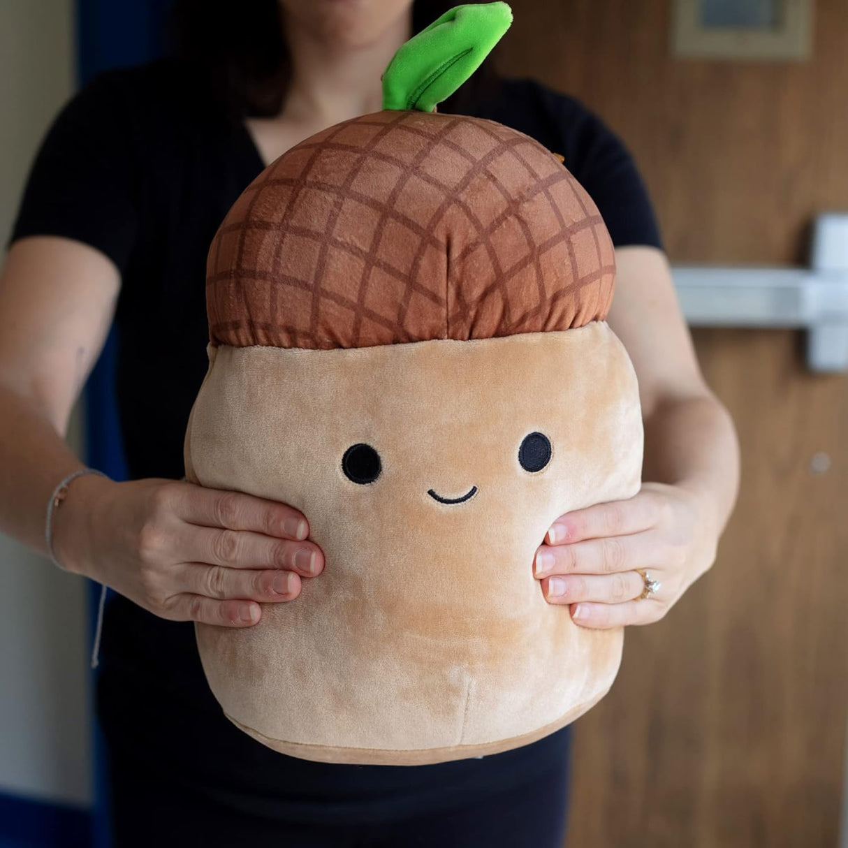Peluches  Squishmallows Peluche navideño Mac The Acorn  10