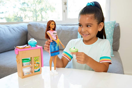 Barbie Noodle Bar Set con Muñeca, Estación y Accesorios