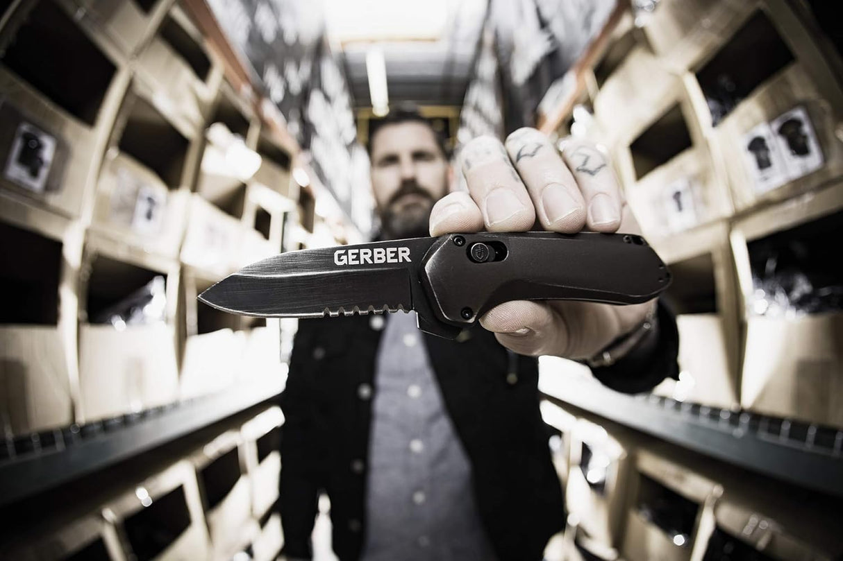 Cuchillo de bolsillo compacto con asistencia