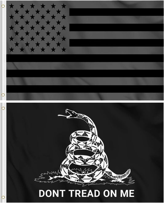 KENPMA Bandera estadounidense All Black Out – Don't Tread On Me Gadsden de 3 x 5 pies, paquete de 2 pancartas de pared para casa, porche, patio, césped, letrero decorativo para exteriores con ojales, poliéster impreso a prueba de decoloración