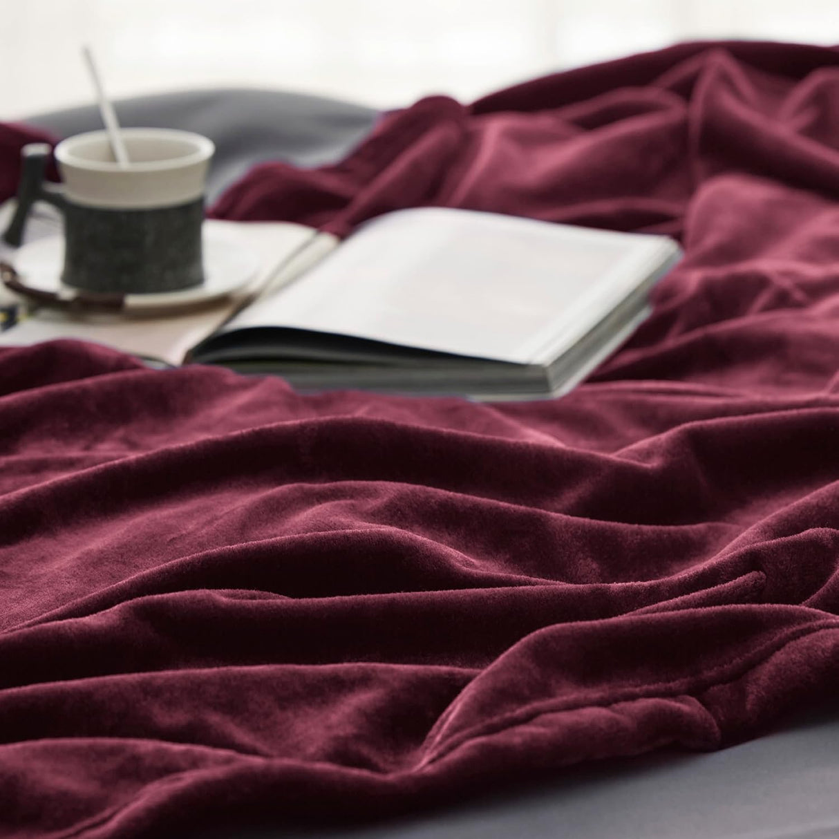 Manta Fleece Bedsure - 300GSM, Suave y Ligera, Modelo Throw