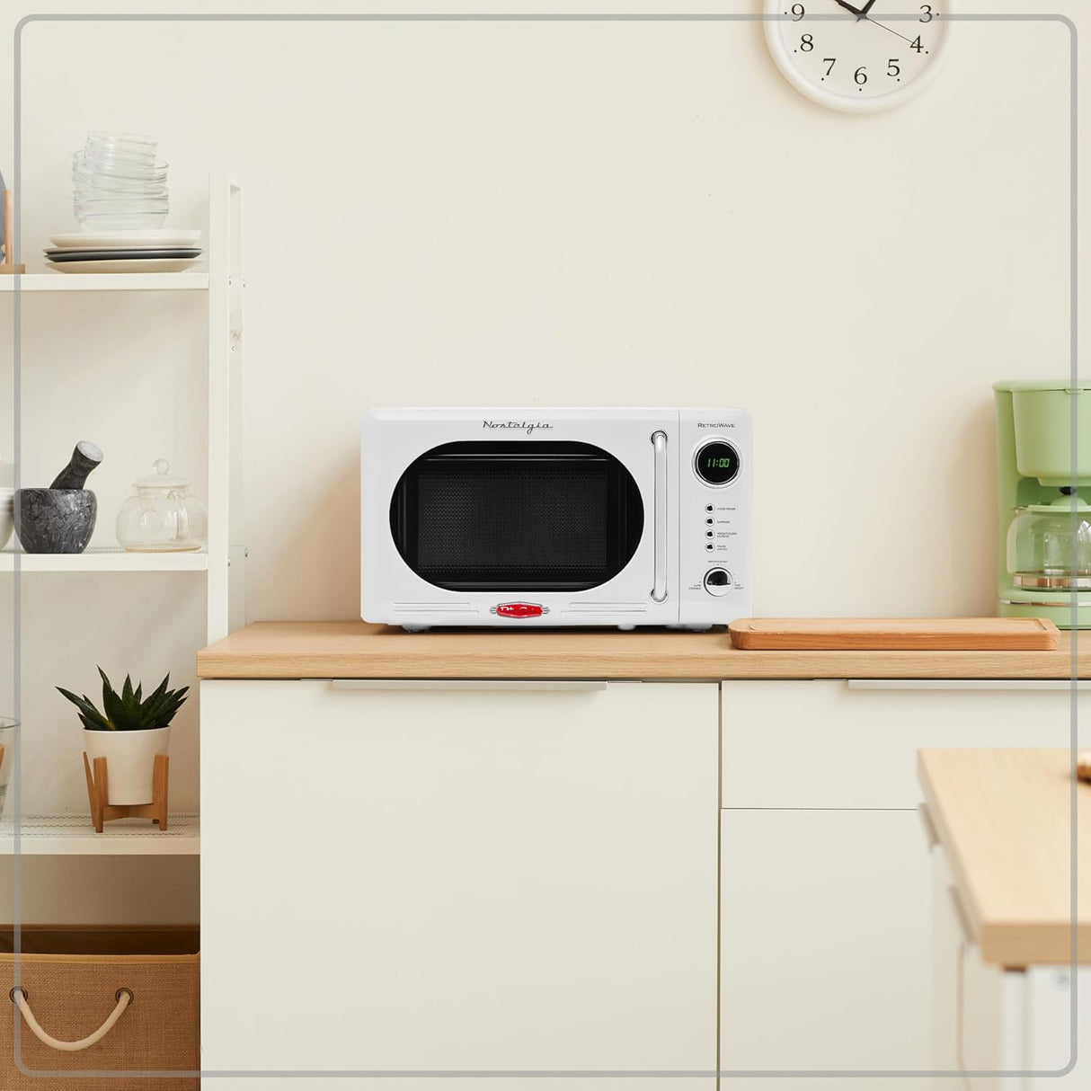 Microondas Nostalgia Retro 0.7 Cu. Ft. 700W con Display LED