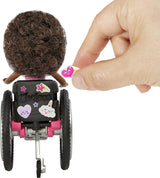 Barbie Chelsea Muñeca con Silla de Ruedas y Accesorios
