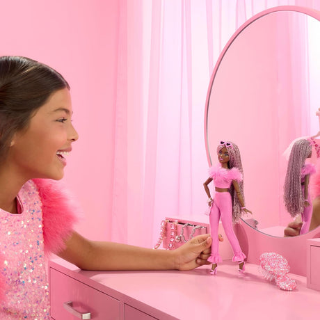 Barbie Deluxe Style Muñeca, Outfit Barbiecore, Trenzas, Accesorios