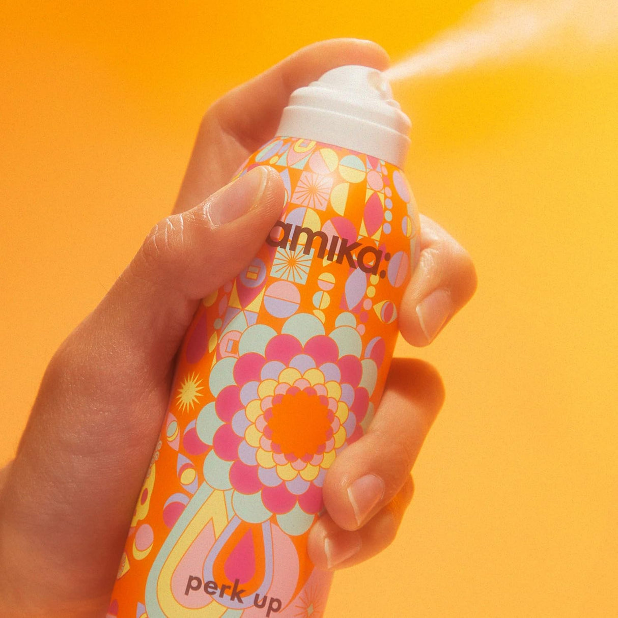 Shampoo que refresca el cuero cabelludo amika