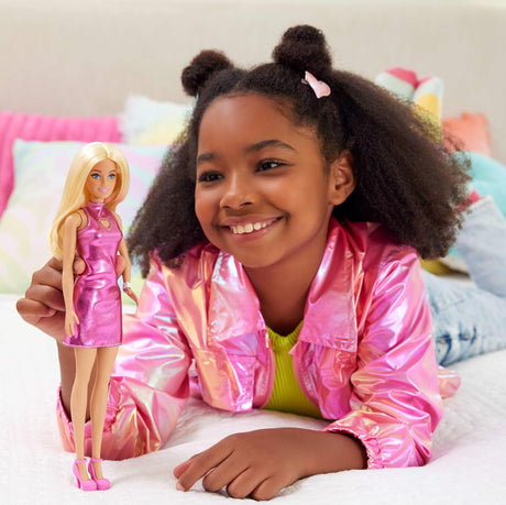 Muñeca Fashionistas Barbie #230, Vestido Metalizado, Accesorios