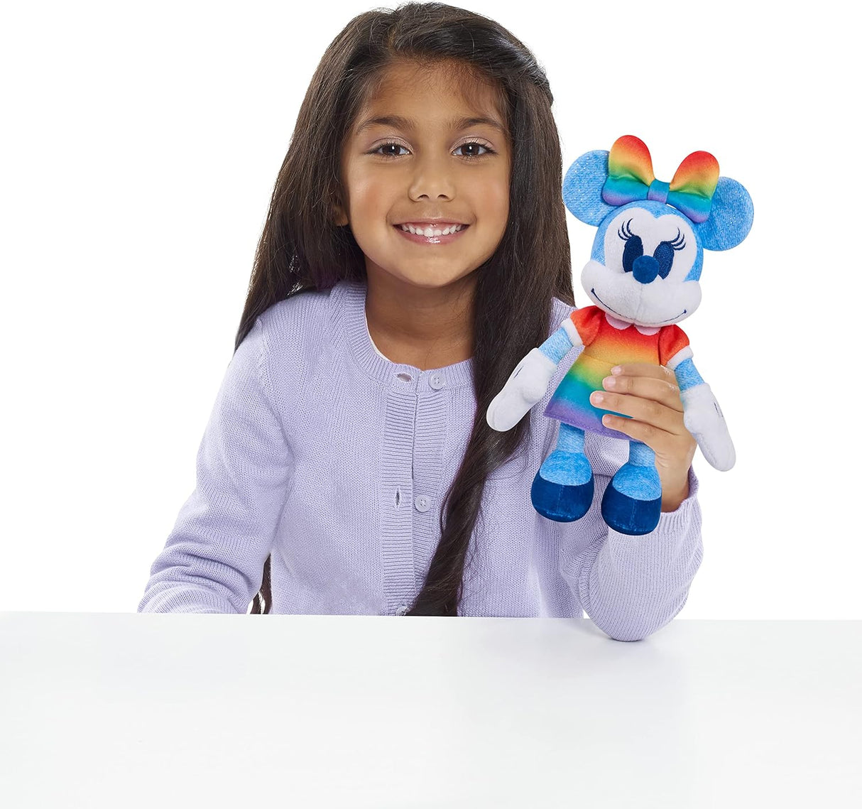 Peluche pequeño de Minnie Mouse con diseño de arcoiris