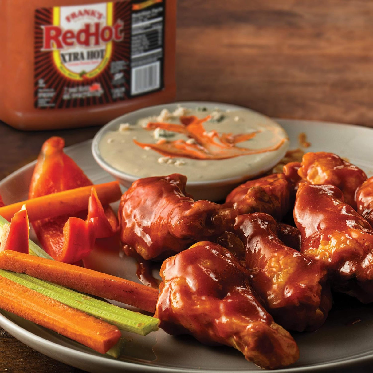 Frank's RedHot Xtra - Salsa picante de pimienta de cayena picante, 1 galón, un galón de salsa picante de pimienta de cayena extra picante con 3 veces el calor, mejor para alas, pizza, acompañamientos, aperitivos, bocados de bar y más
