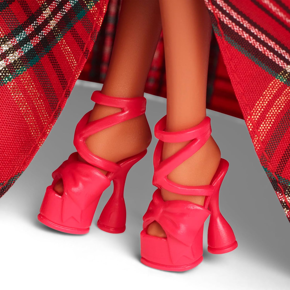 Muñeca Barbie 2024 Holiday, vestido a cuadros, Barbie Signature