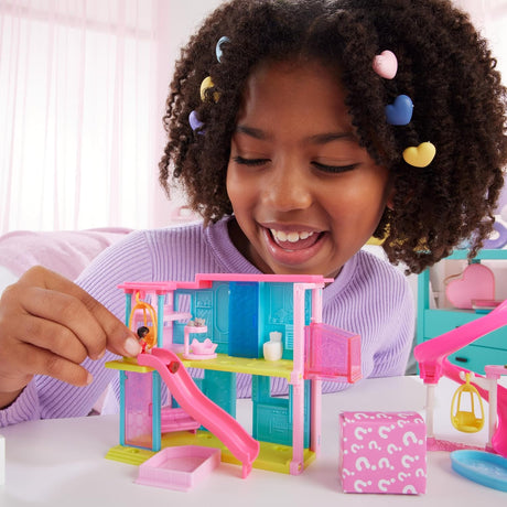 Mini BarbieLand Casa de Muñecas con Muñeca, Muebles y Accesorios