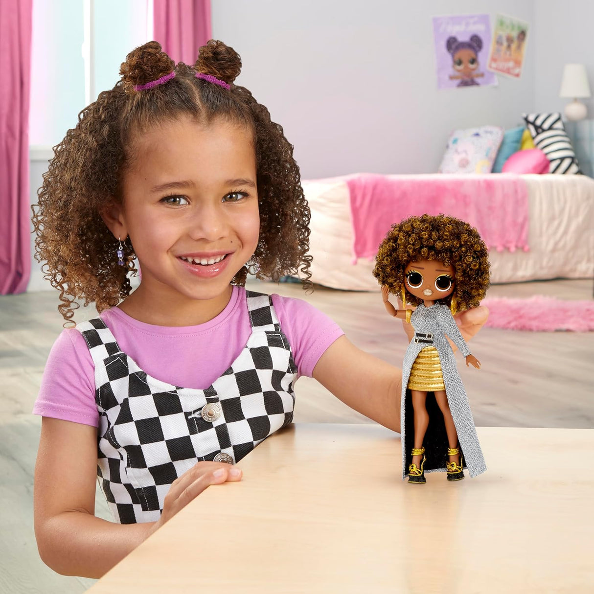 Muñeca de moda con sorpresas y accesorios - Royal Bee
