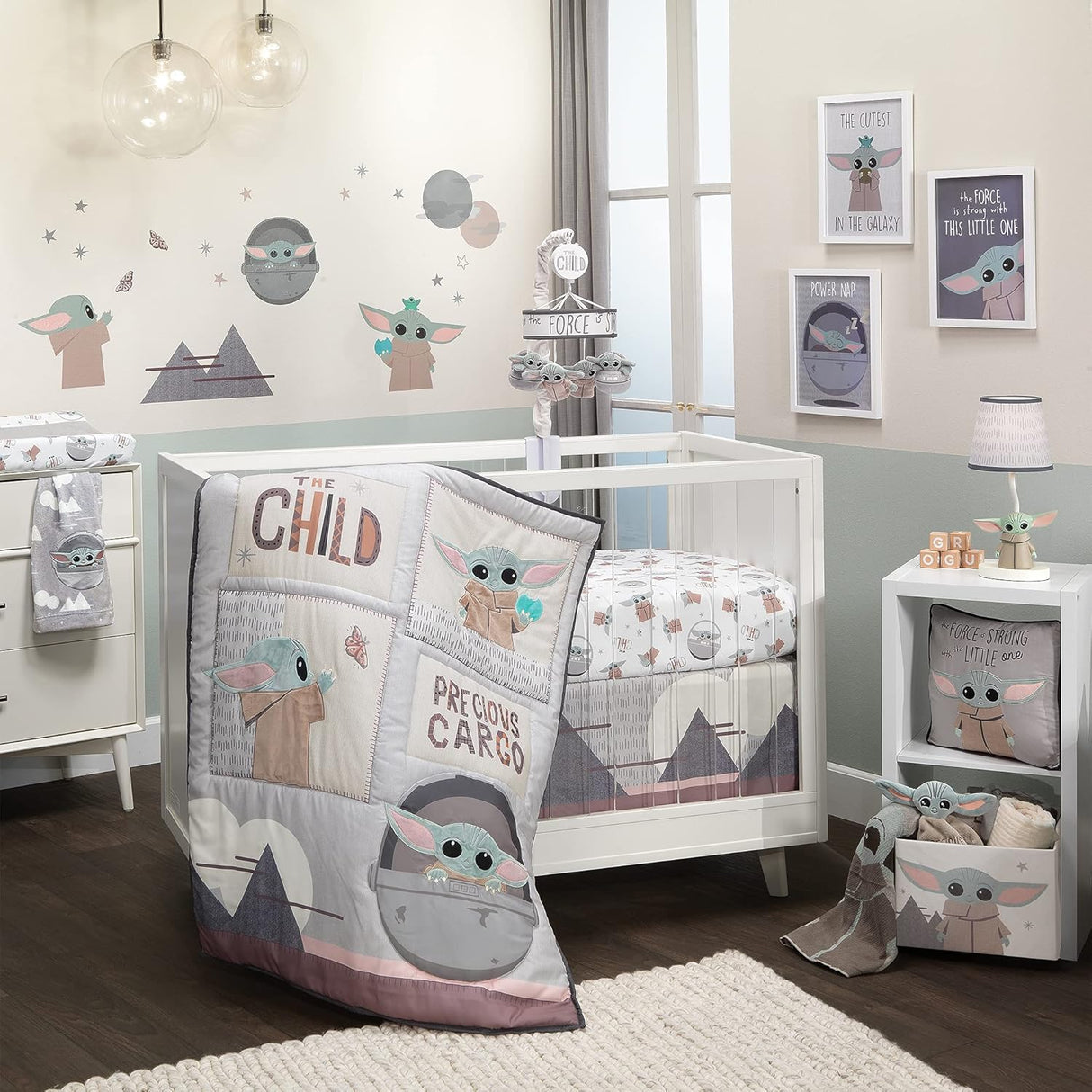 Lambs &amp; Ivy Star Wars The Child/Baby Yoda - Cojín decorativo para cuarto de bebé