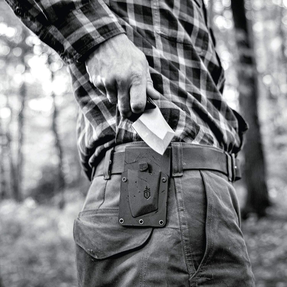 Cuchillo de hoja fija con funda, verde