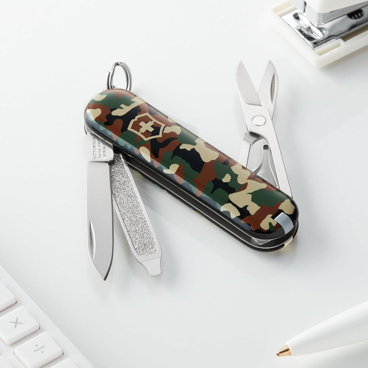 Navaja de bolsillo clásica SD de 7 funciones, camuflajeado