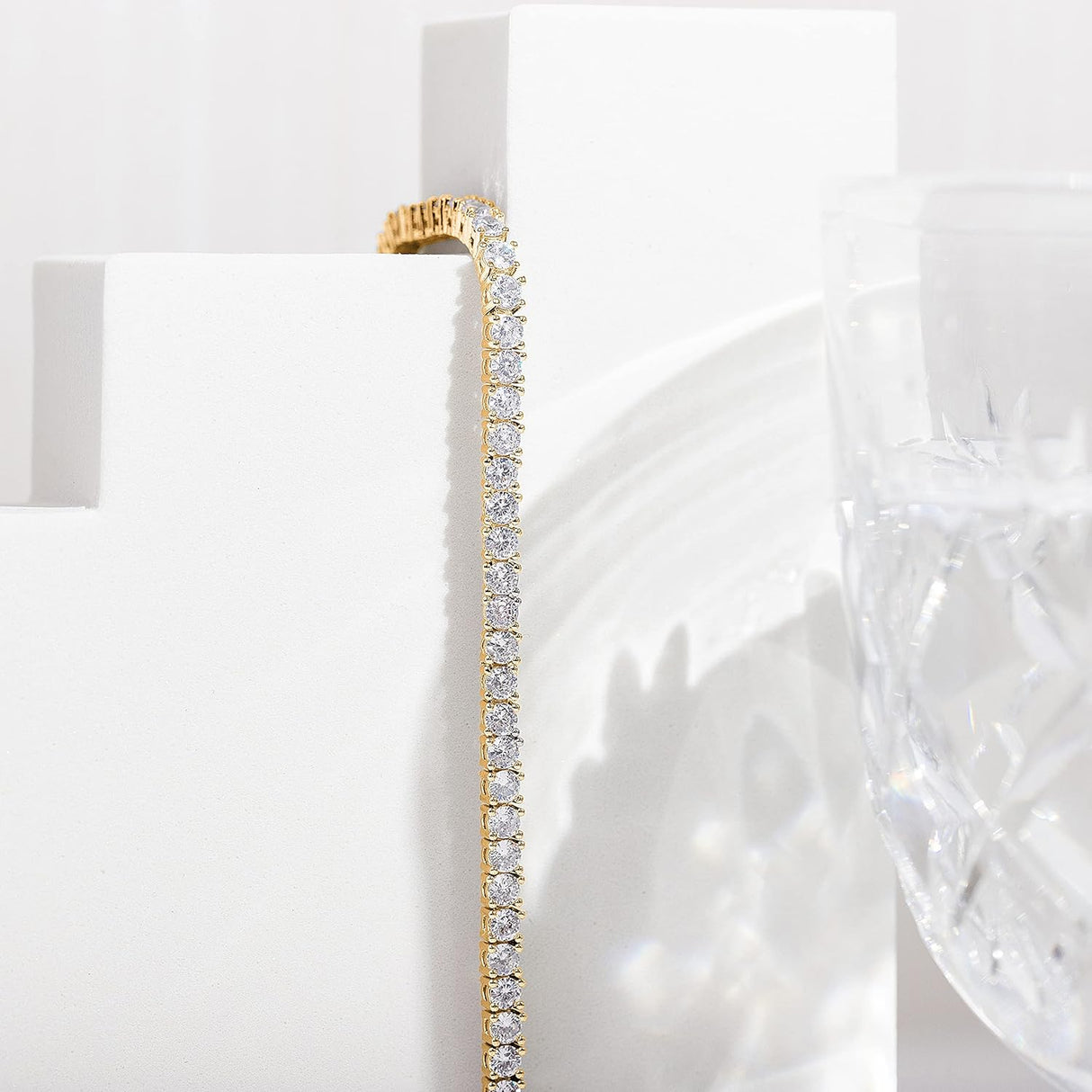Clásica pulsera de tenis chapada en oro de 14 quilates
